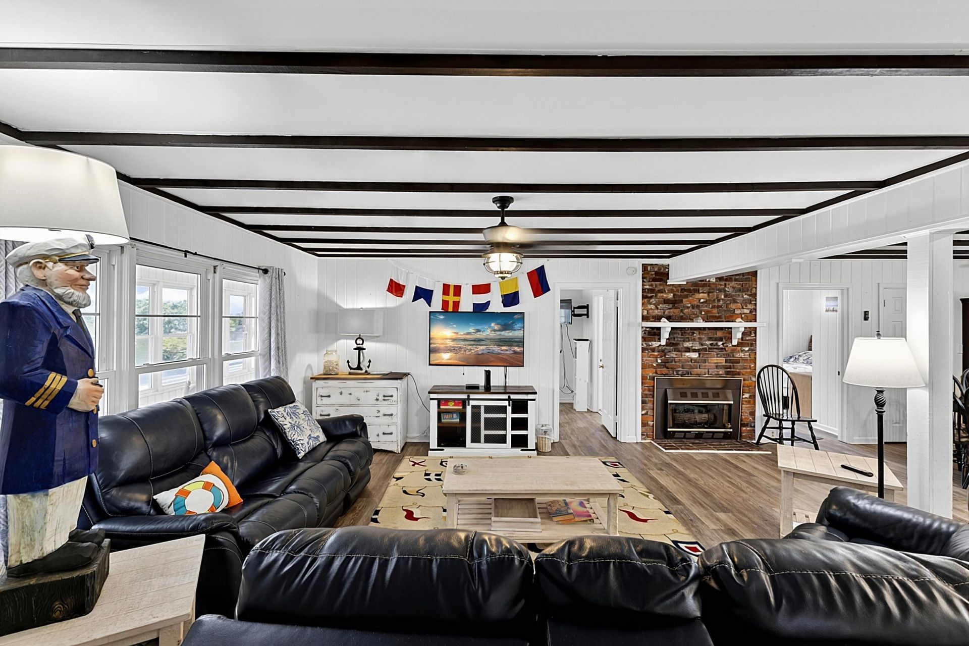 4706 Surf St. Photo 5