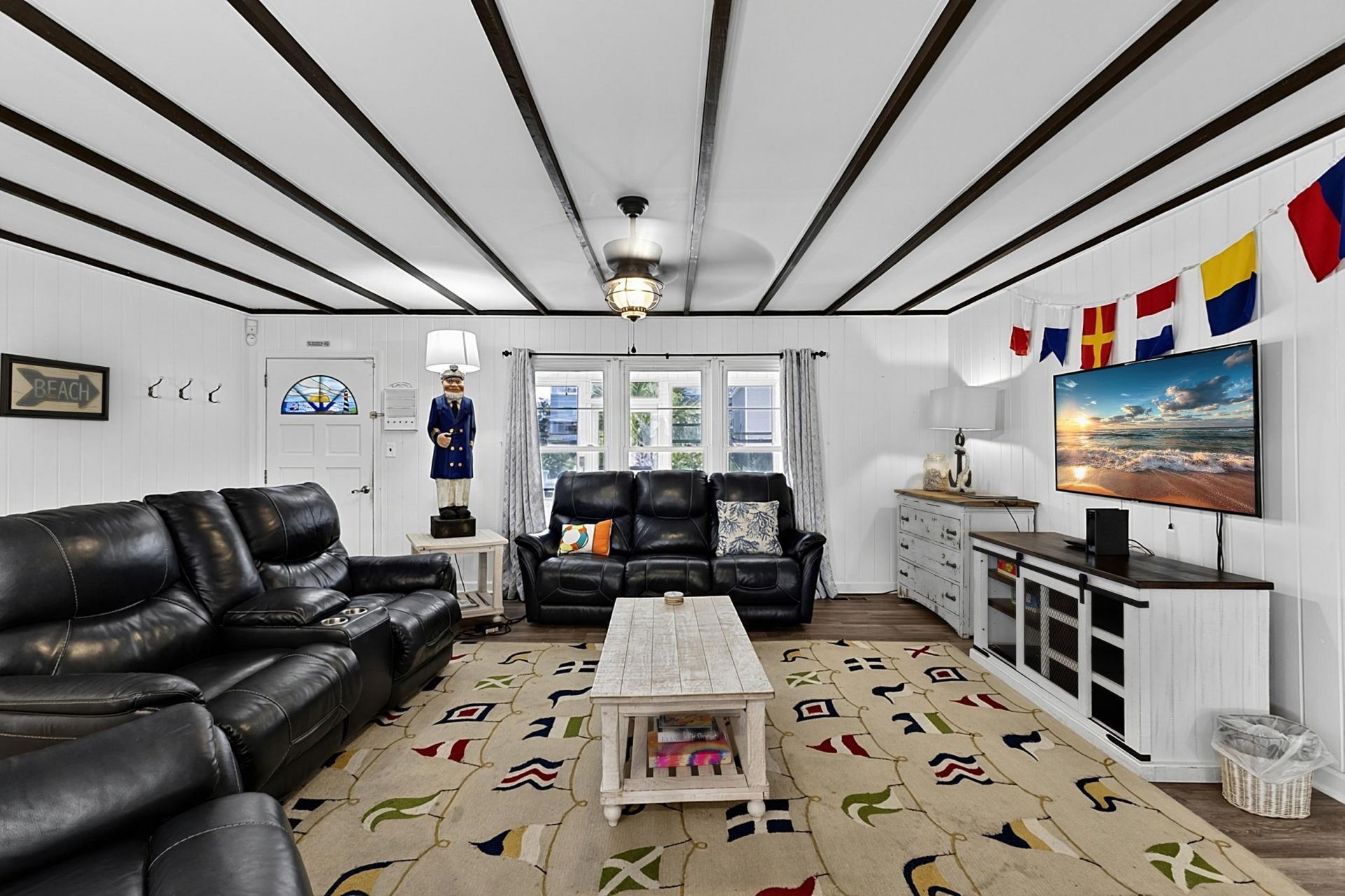 4706 Surf St. Photo 7