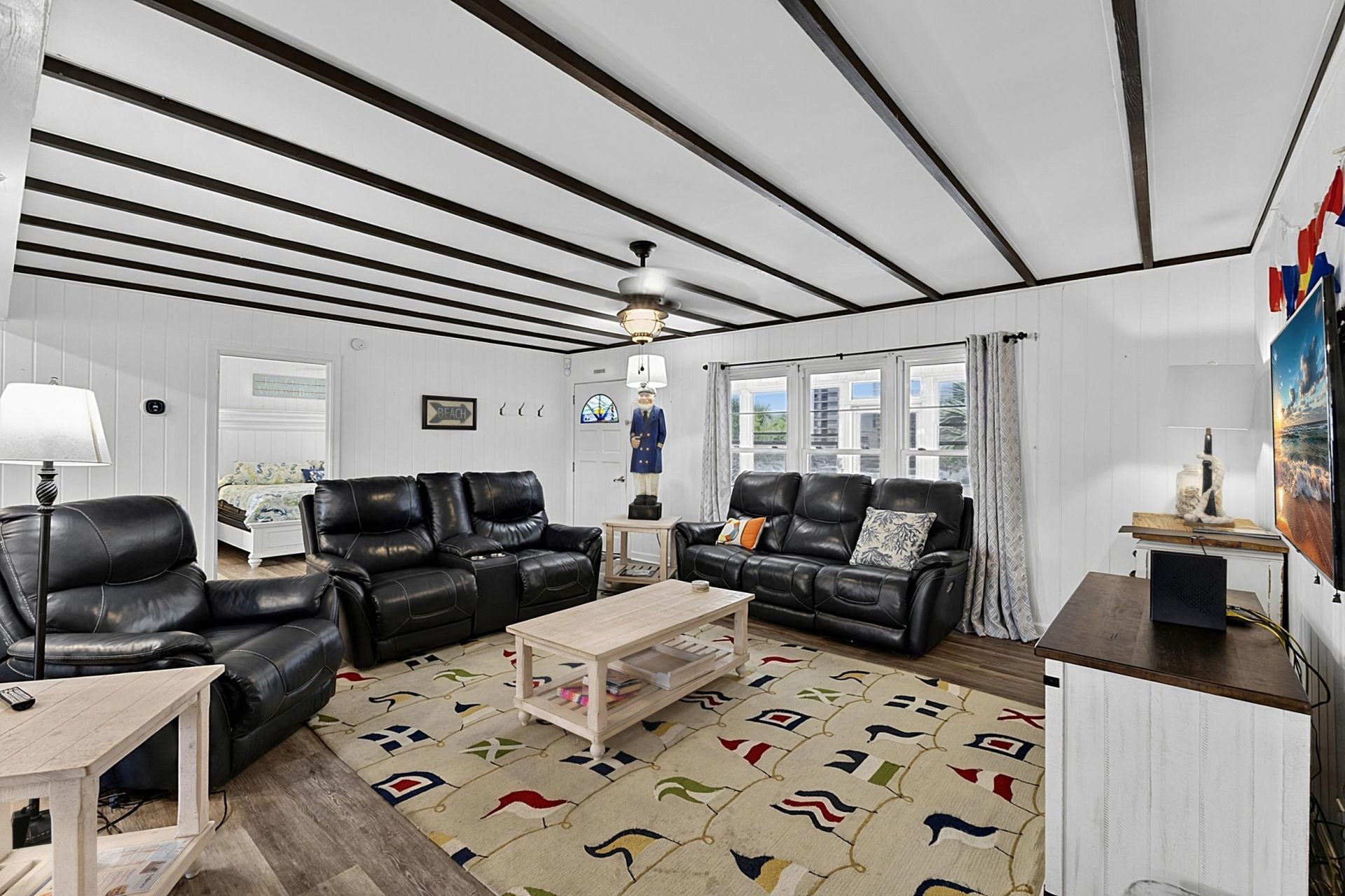 4706 Surf St. Photo 8