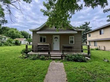 1209 15th Street, Aurora, NE 68818