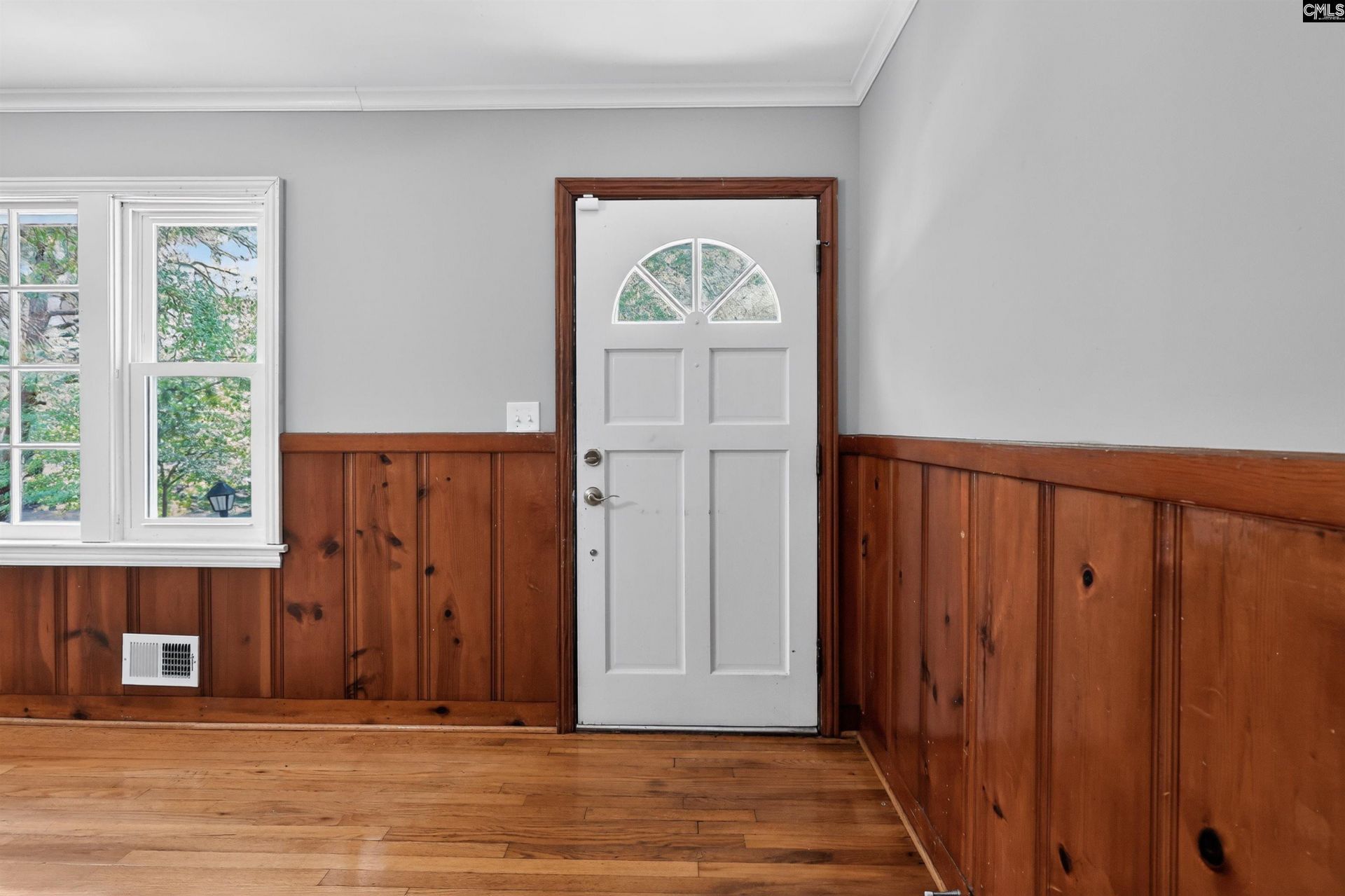 1121 Woodlawn Avenue  Photo 5