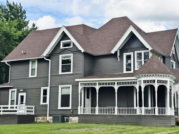 1862 Timber Avenue, Charles City, IA 50616