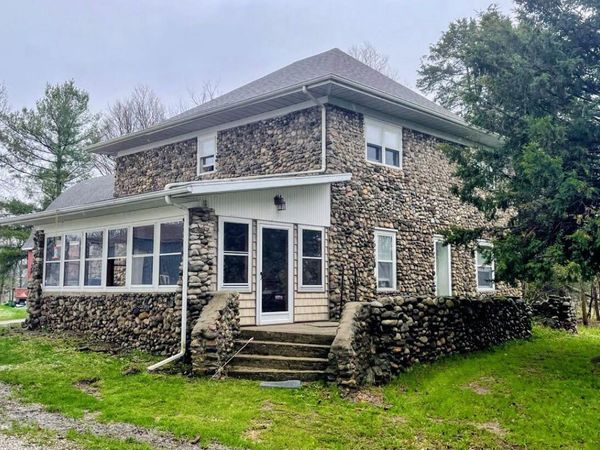 2311 E Glendora Road, Buchanan, MI 49107