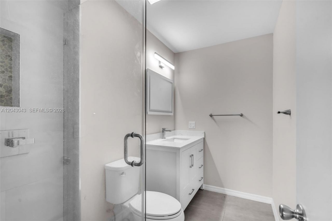 2175 NE 56th St, Unit 211, Fort Lauderdale, FL 33308 Photo