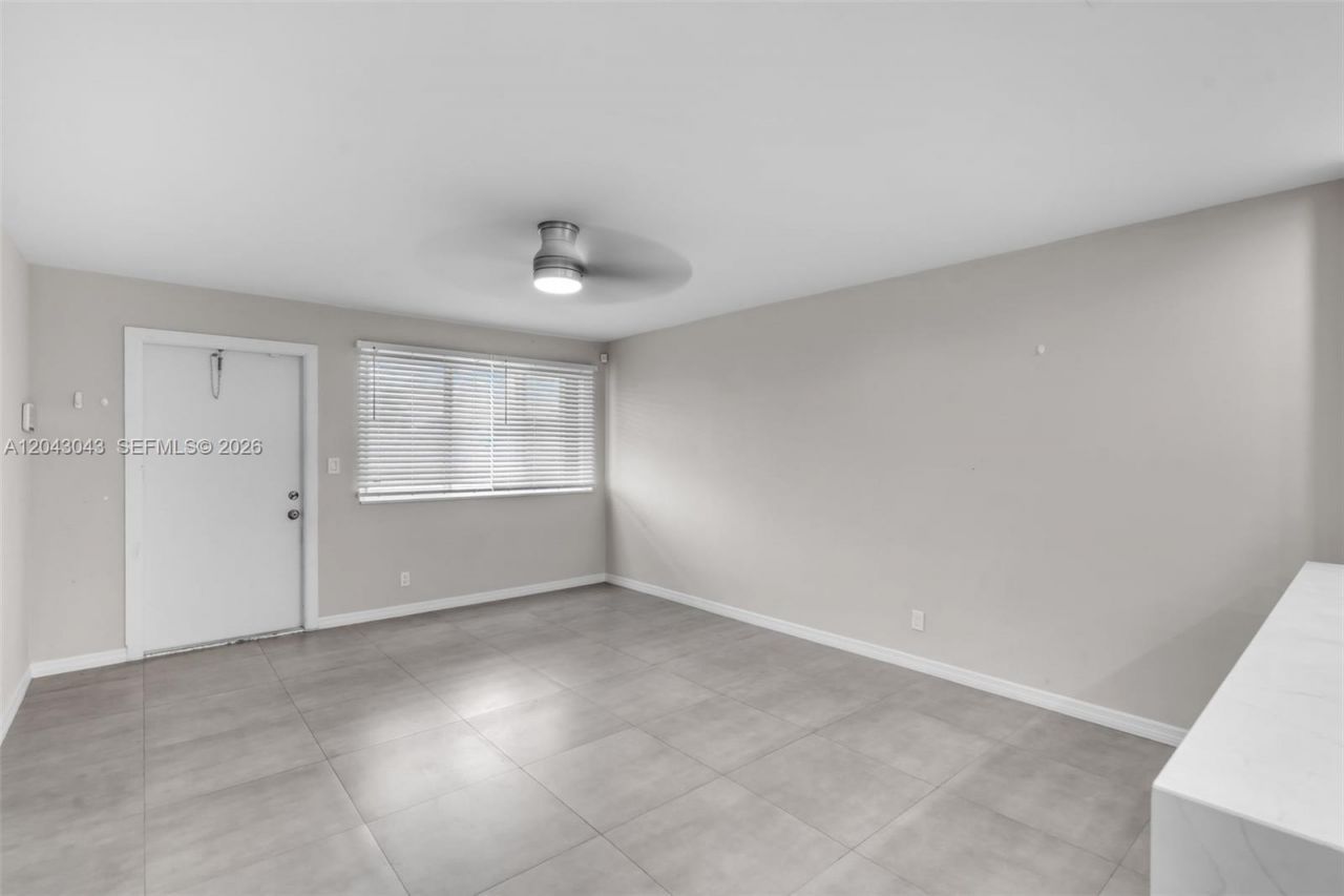 2175 NE 56th St, Unit 211, Fort Lauderdale, FL 33308 Photo