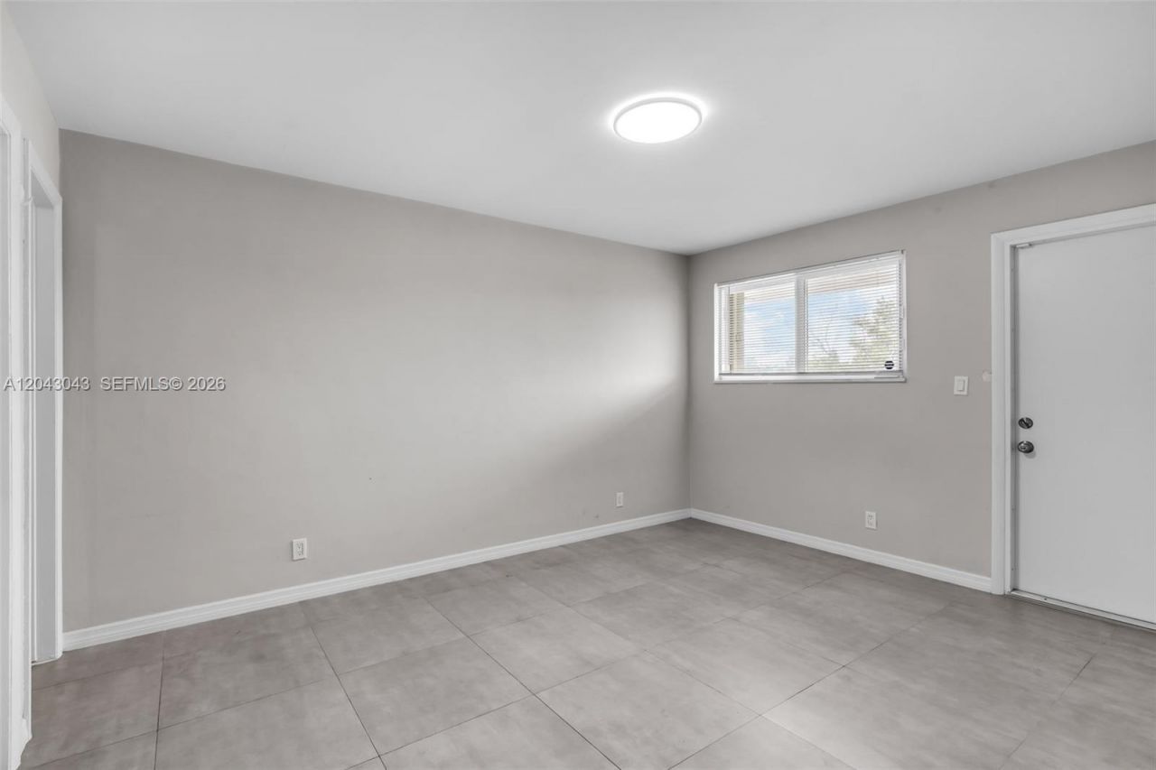 2175 NE 56th St, Unit 211, Fort Lauderdale, FL 33308 Photo