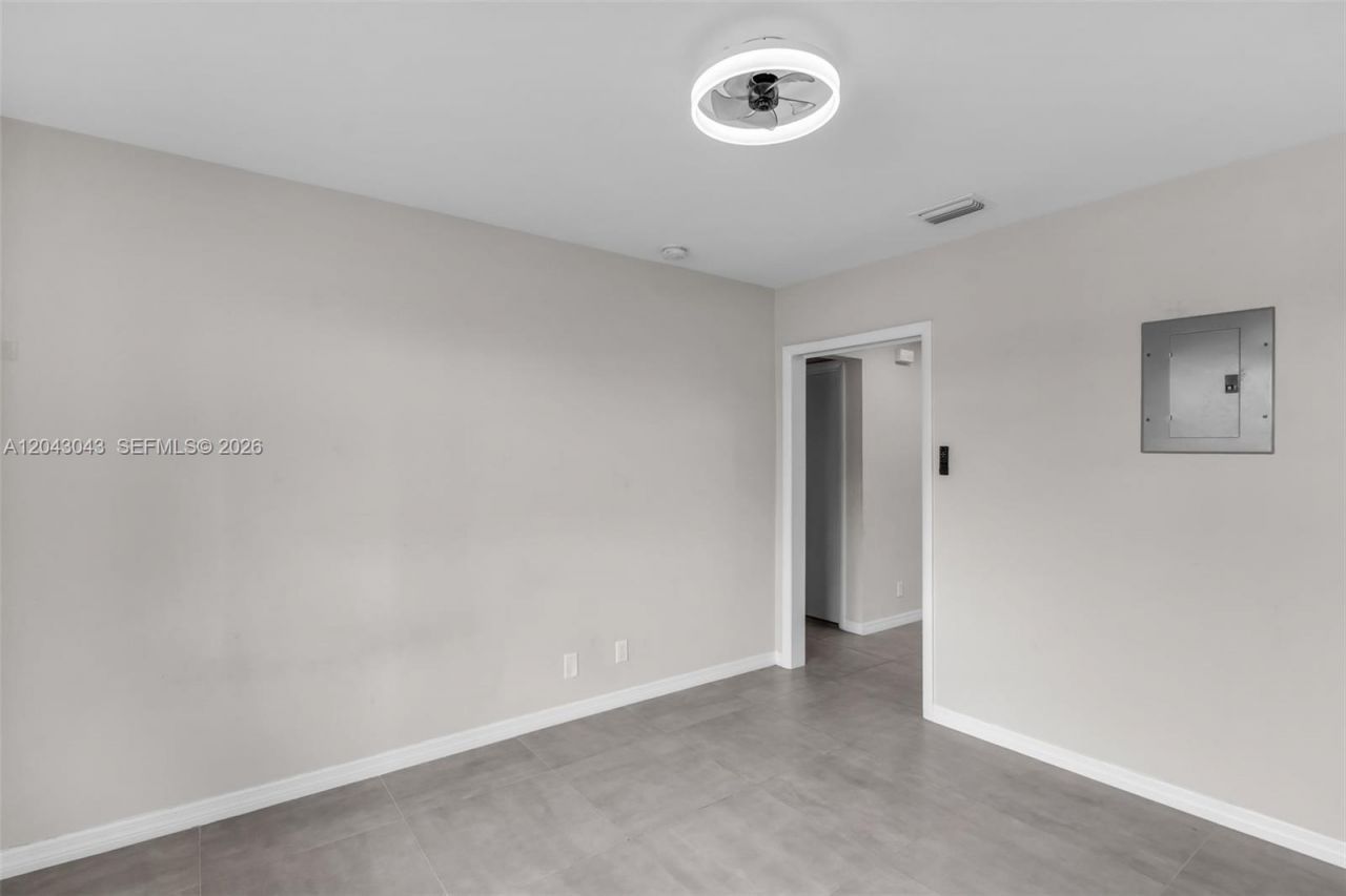 2175 NE 56th St, Unit 211, Fort Lauderdale, FL 33308 Photo