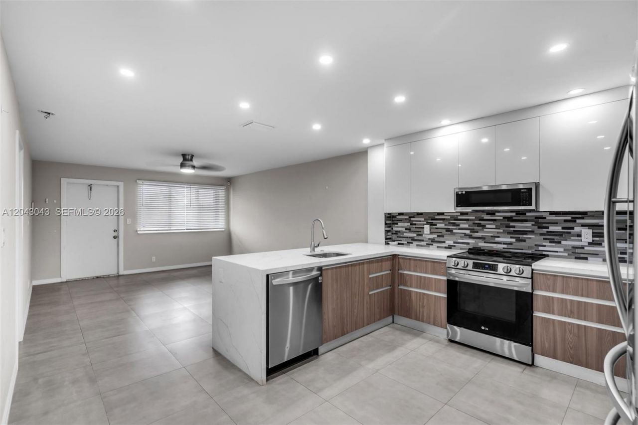2175 NE 56th St, Unit 211, Fort Lauderdale, FL 33308 Photo