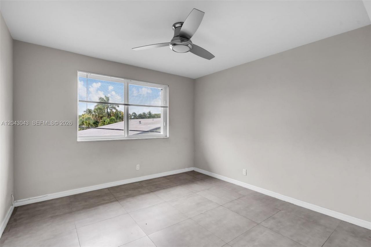 2175 NE 56th St, Unit 211, Fort Lauderdale, FL 33308 Photo