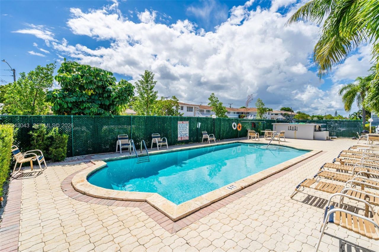 2175 NE 56th St, Unit 211, Fort Lauderdale, FL 33308 Photo