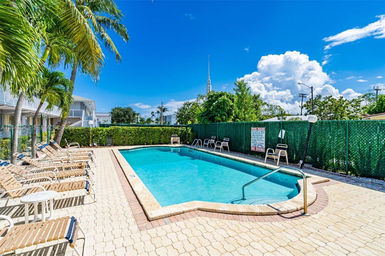 2175 NE 56th St, Unit 211, Fort Lauderdale, FL 33308 Photo
