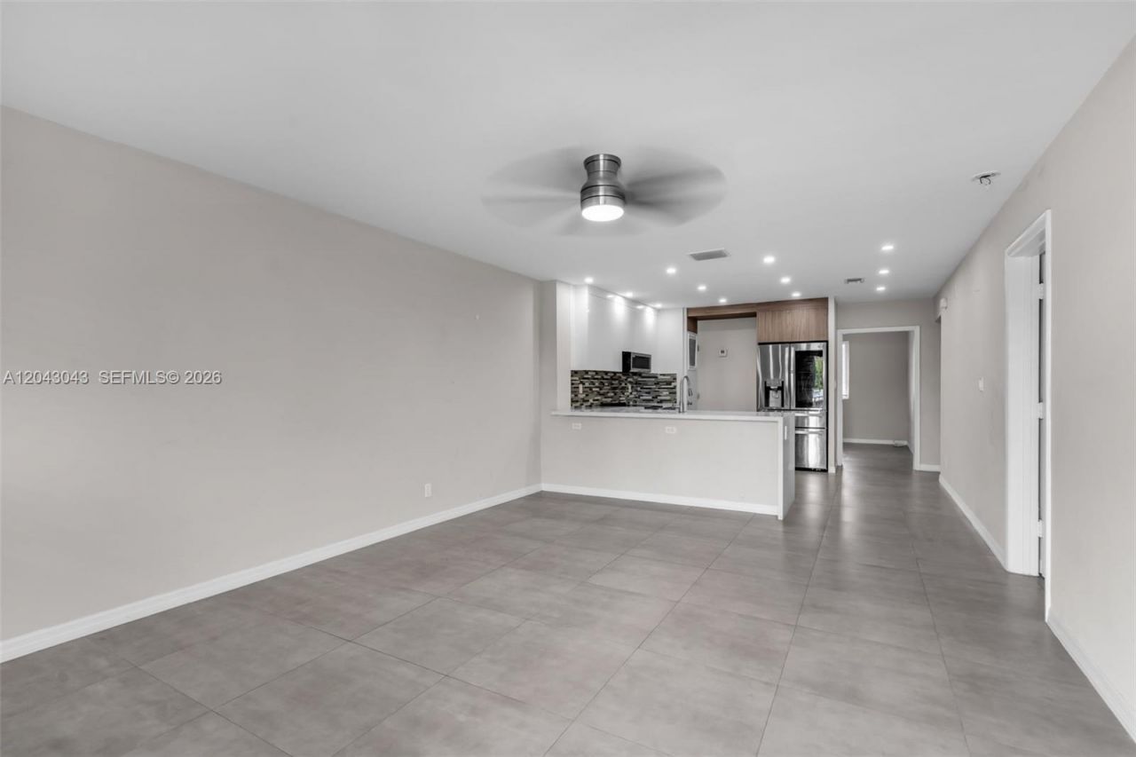 2175 NE 56th St, Unit 211, Fort Lauderdale, FL 33308 Photo