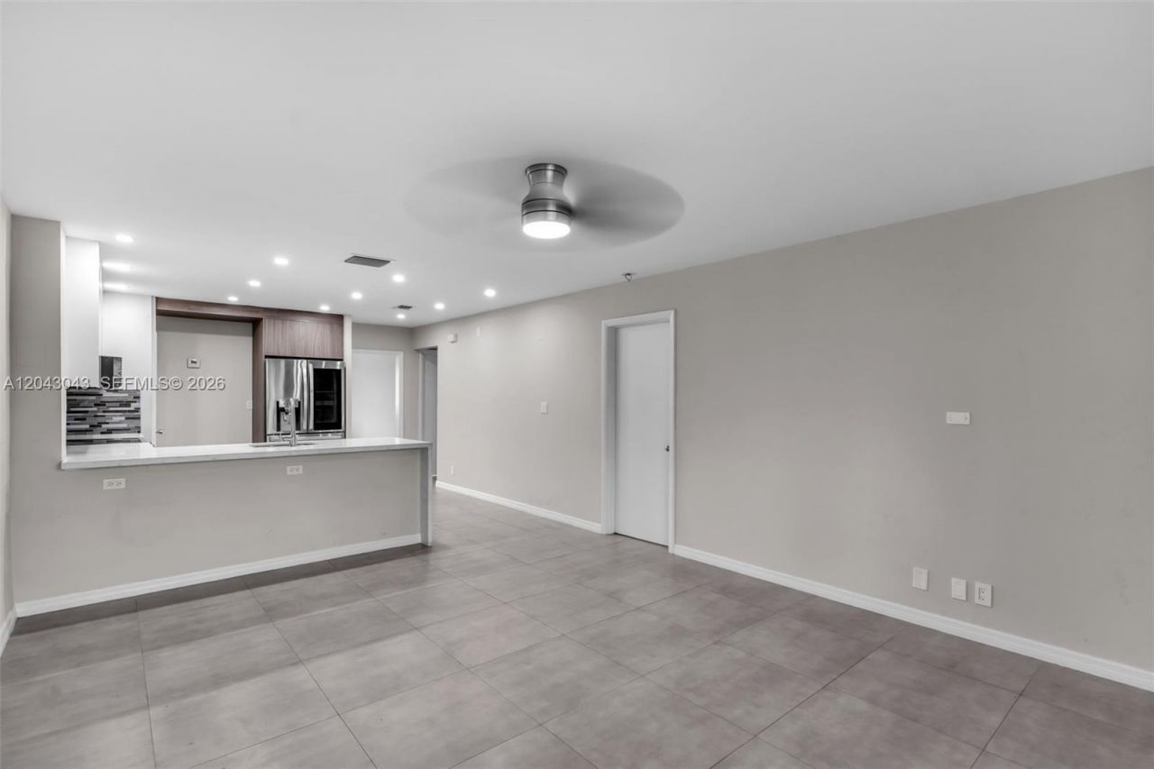 2175 NE 56th St, Unit 211, Fort Lauderdale, FL 33308 Photo