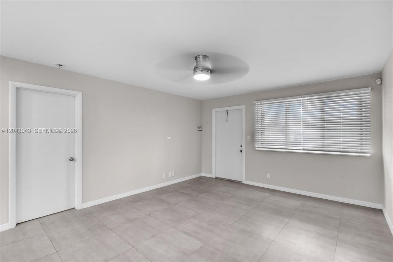 2175 NE 56th St, Unit 211, Fort Lauderdale, FL 33308 Photo