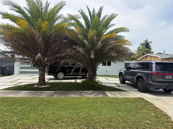 7525 Roosevelt St , Hollywood, FL 33024