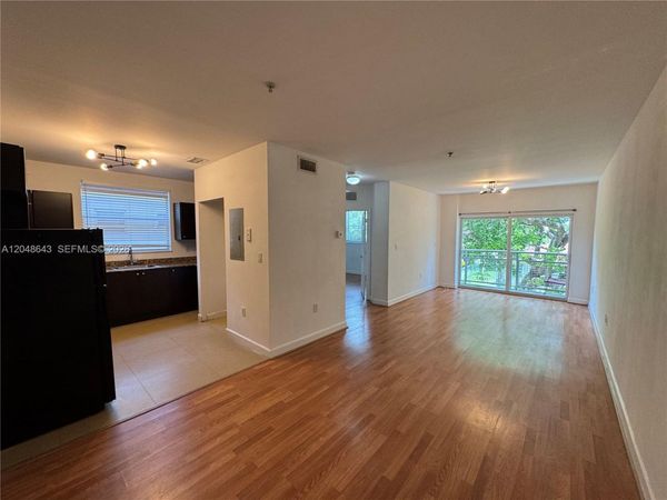 529 NE 62nd St, Unit 203, Miami, FL 33138
