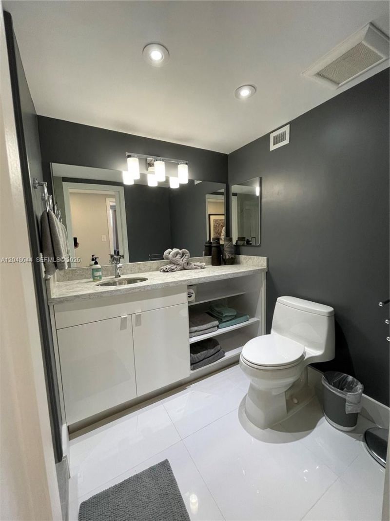 2500 Parkview Dr , Unit 1405, Hallandale Beach, FL 33009 Photo