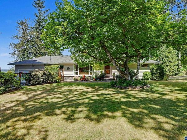 315 Edgewood Dr, Silverton, OR 97381