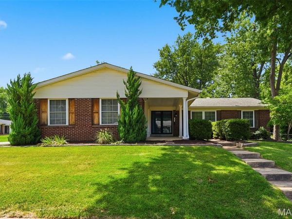 1843 Redcoat Drive , Maryland Heights, MO 63043
