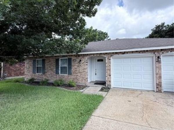 2015 SPANISH OAKS Drive , Harvey, LA 70058