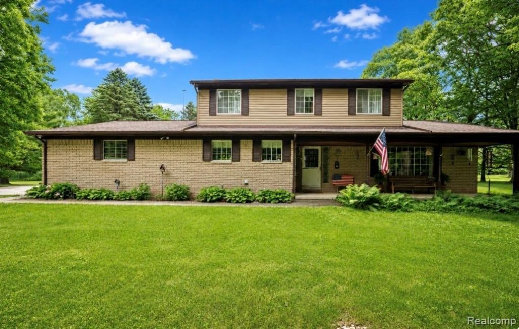 560 Coats Road, Orion Township, MI 48362 Main Photo