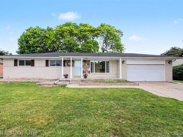 1347 E Square Lake Road, Troy, MI 48085