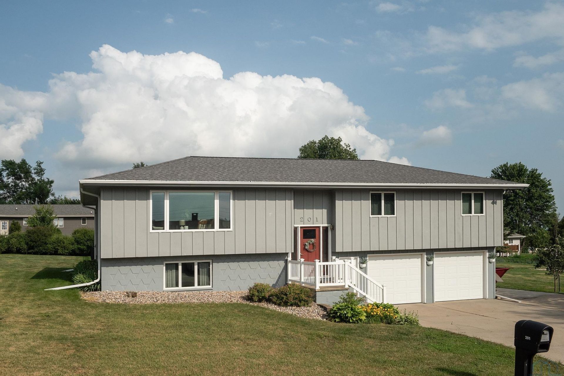 201 Cambier Dr, Alton, IA 51003 Main Photo