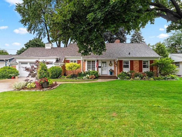 1049 KALFAHS STREET, Neenah, WI 54956