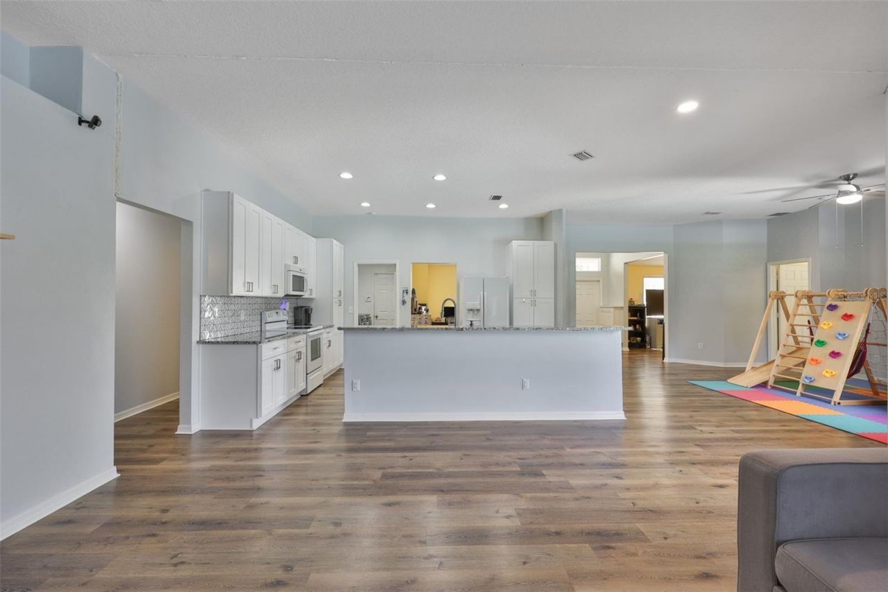 10234 Bloomfield Hills Drive , Seffner, FL 33584 Photo