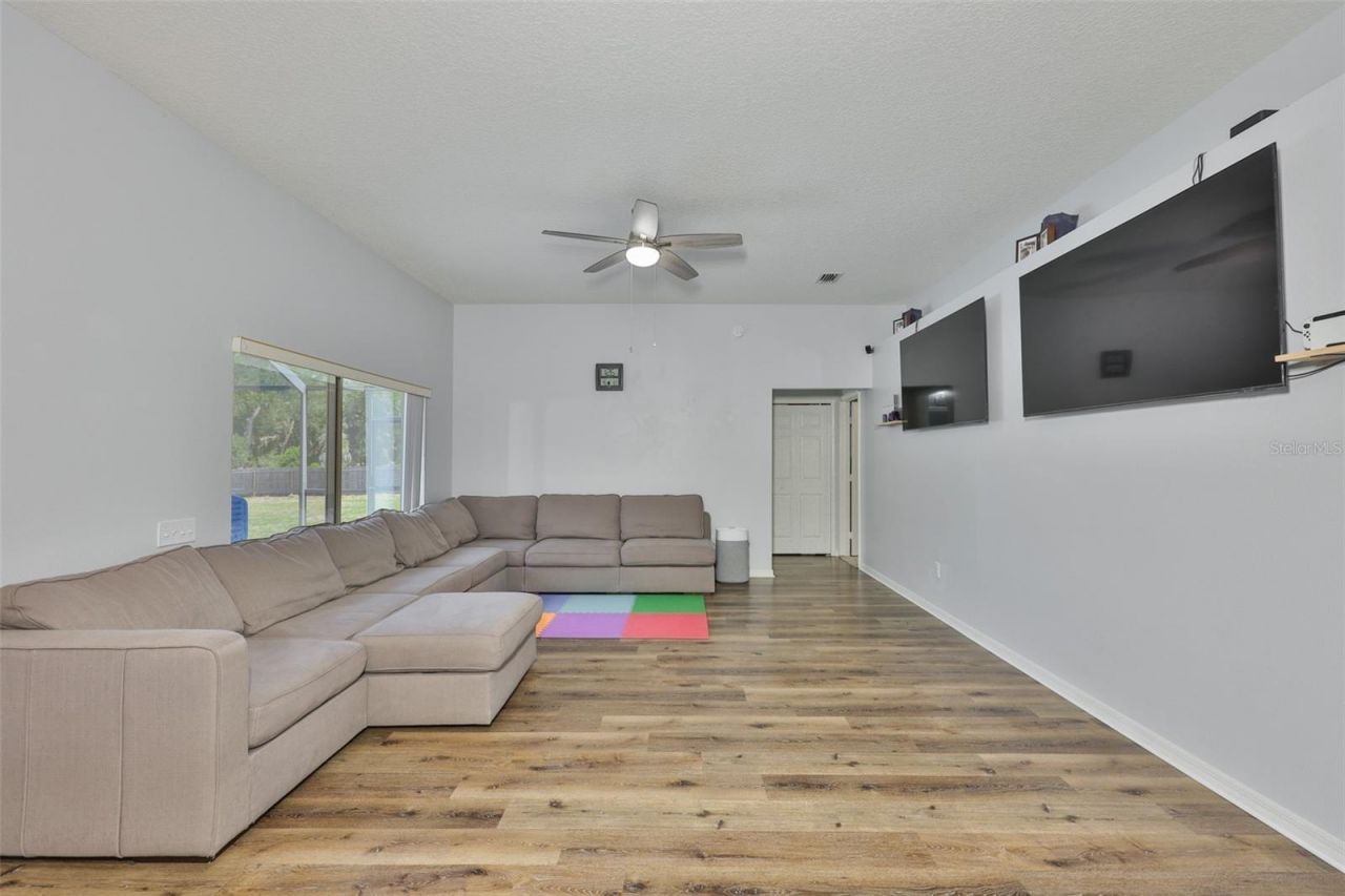 10234 Bloomfield Hills Drive , Seffner, FL 33584 Photo