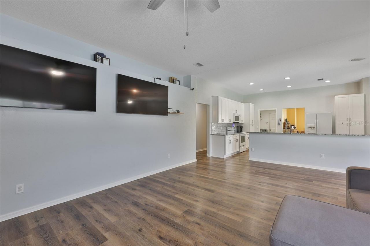 10234 Bloomfield Hills Drive , Seffner, FL 33584 Photo