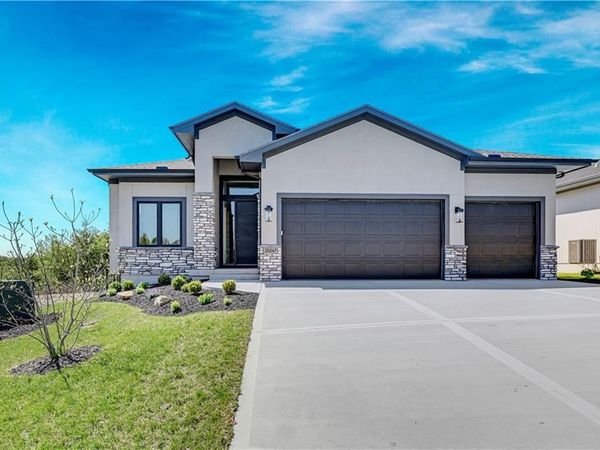 25031 W 98th Place, Lenexa, KS 66227