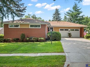 6001 Sumner Street, Lincoln, NE 68506