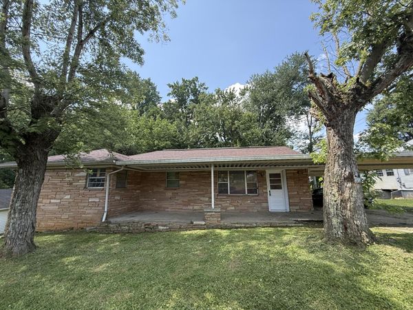 419 Carlock Avenue , Harriman, TN 37748