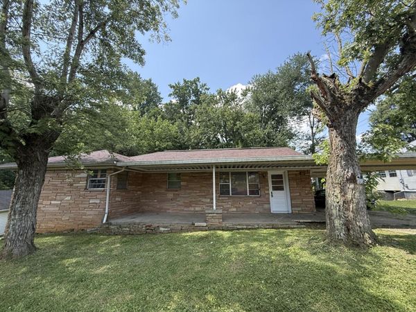 419 Carlock Avenue , Harriman, TN 37748