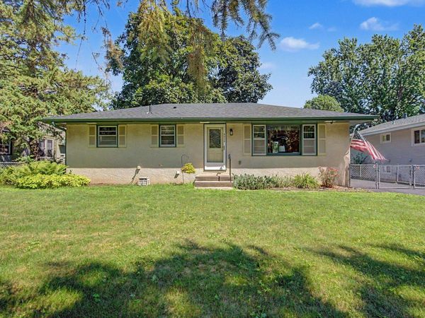 2213 Holloway Avenue E, North Saint Paul, MN 55109