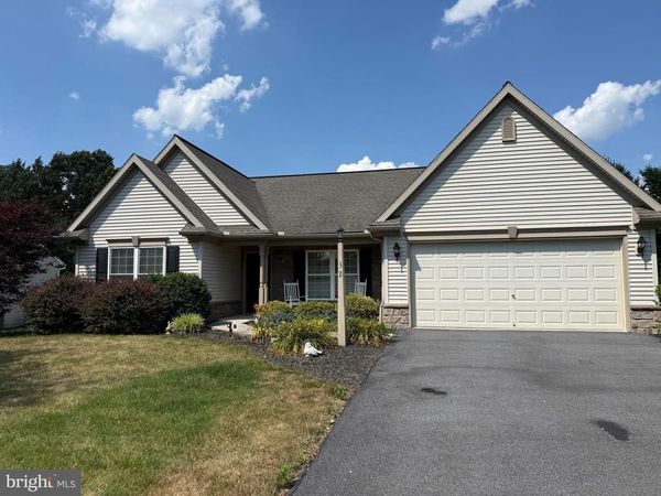 32 LOGANBERRY COURT, WOMELSDORF, PA 19567