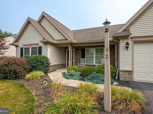 32 LOGANBERRY COURT, WOMELSDORF, PA 19567