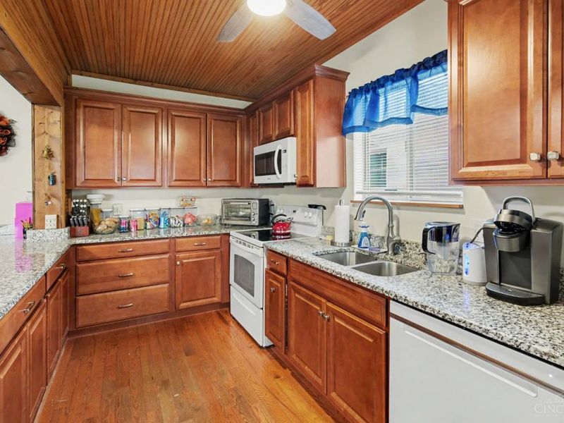 166 Chelsea Place, Cincinnati, OH 45233 Photo 9