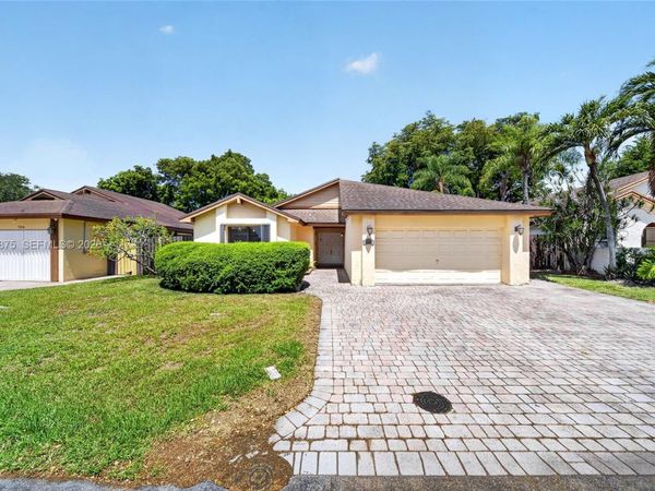 5212 SW 151st Pl, Miami, FL 33185