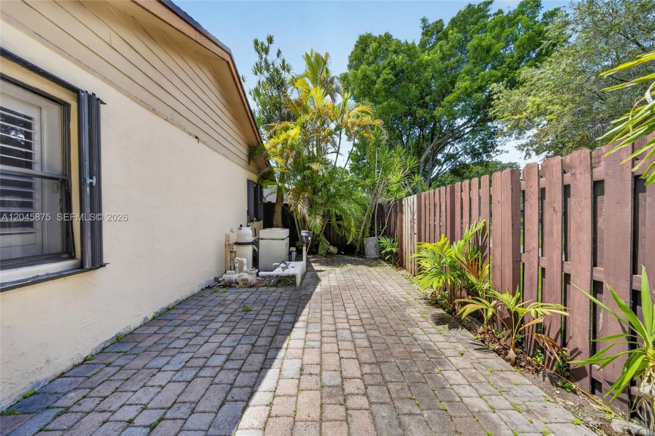 5212 SW 151st Pl, Miami, FL 33185 Photo