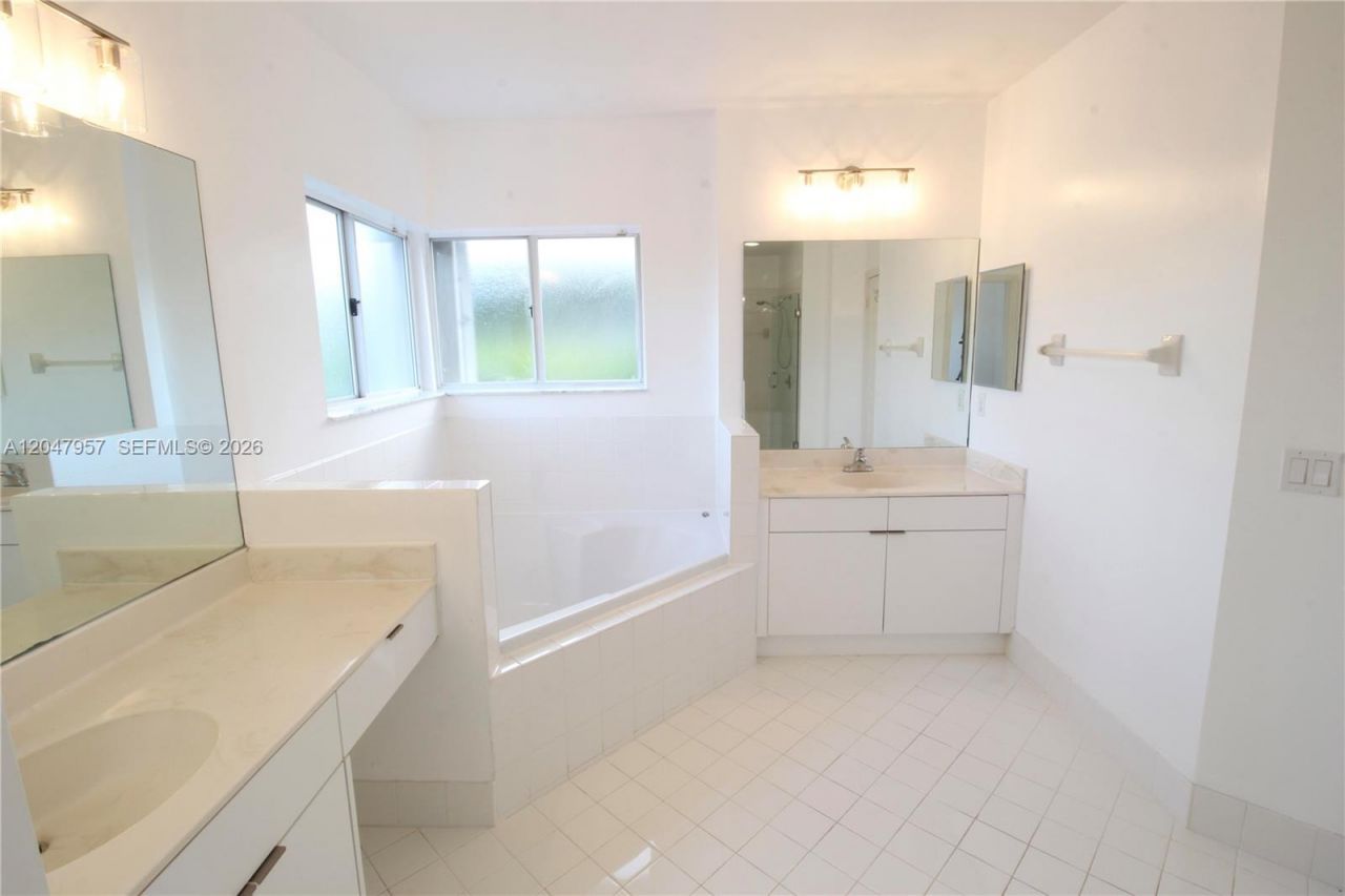 11264 NW 58th Ter , Doral, FL 33178 Photo