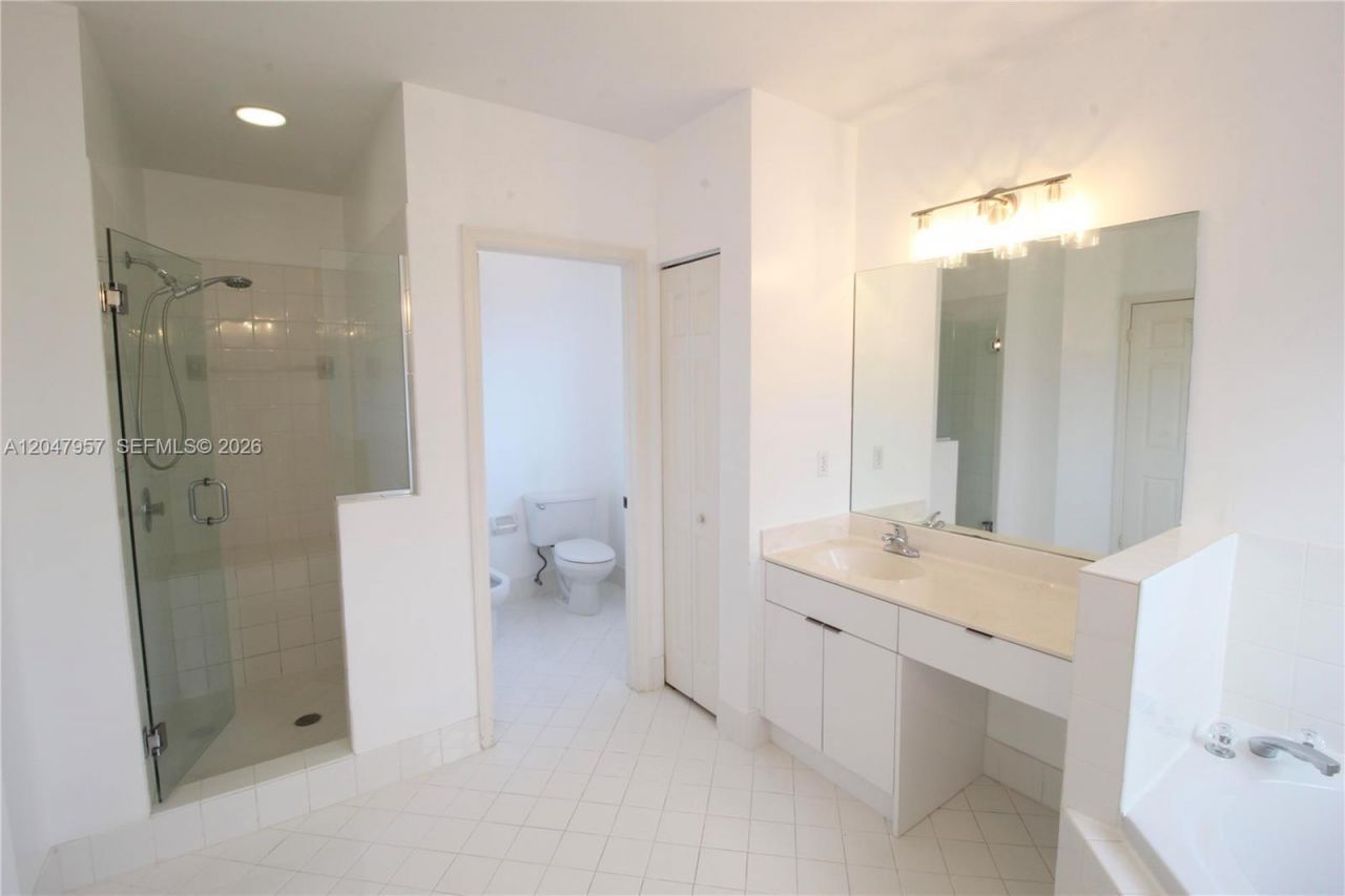 11264 NW 58th Ter , Doral, FL 33178 Photo