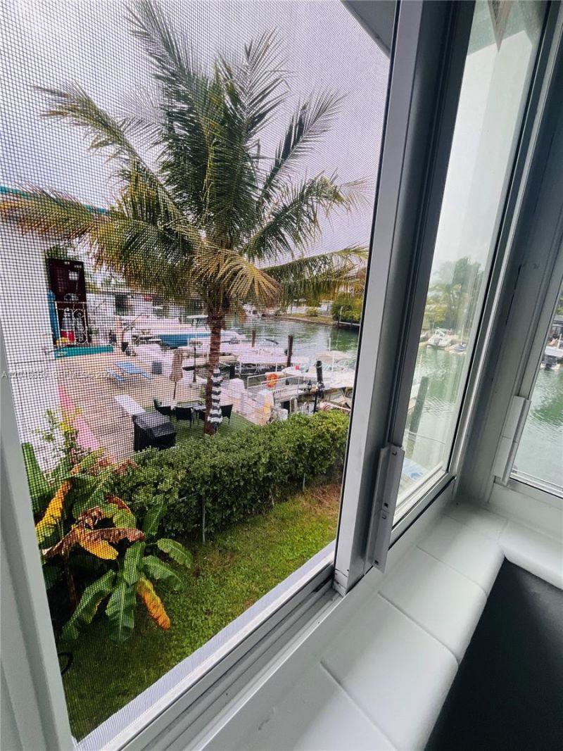 2045 Calais Dr , Unit 8, Miami Beach, FL 33141 Photo