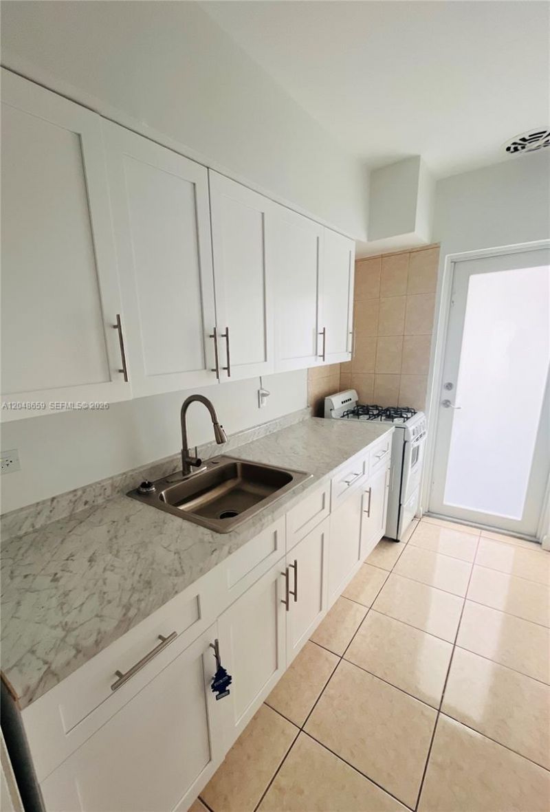2045 Calais Dr , Unit 8, Miami Beach, FL 33141 Photo