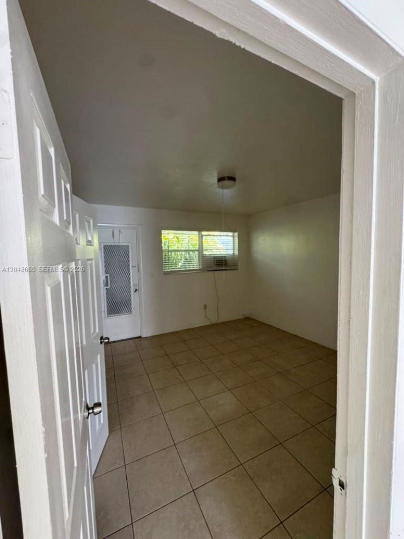 16001 NE 18th Pl , Unit 3, North Miami Beach, FL 33162 Photo