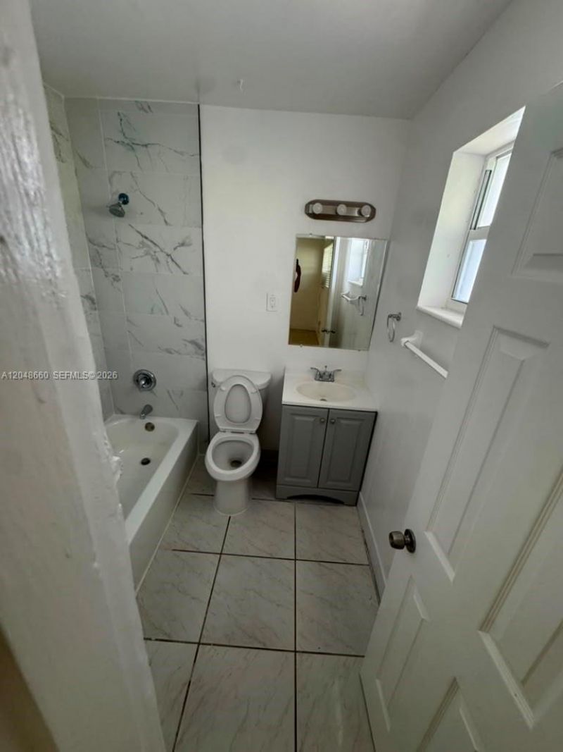16001 NE 18th Pl , Unit 3, North Miami Beach, FL 33162 Photo