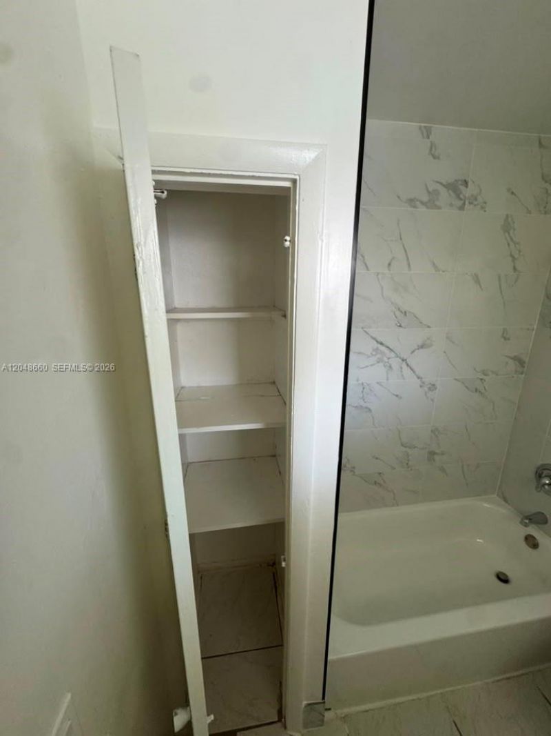 16001 NE 18th Pl , Unit 3, North Miami Beach, FL 33162 Photo