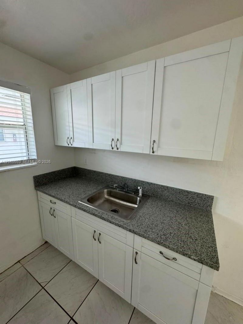 16001 NE 18th Pl , Unit 3, North Miami Beach, FL 33162 Photo