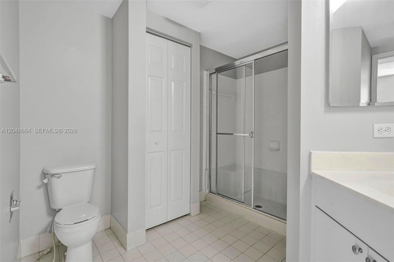 17150 N Bay Rd , Unit 2802, Sunny Isles Beach, FL 33160 Photo